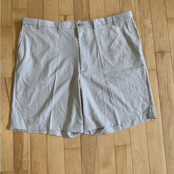 NEW Haggar Shorts Cool 18 Pro Khaki Size 50 Flat Front Expandable Waist Khaki - Picture 1 of 4